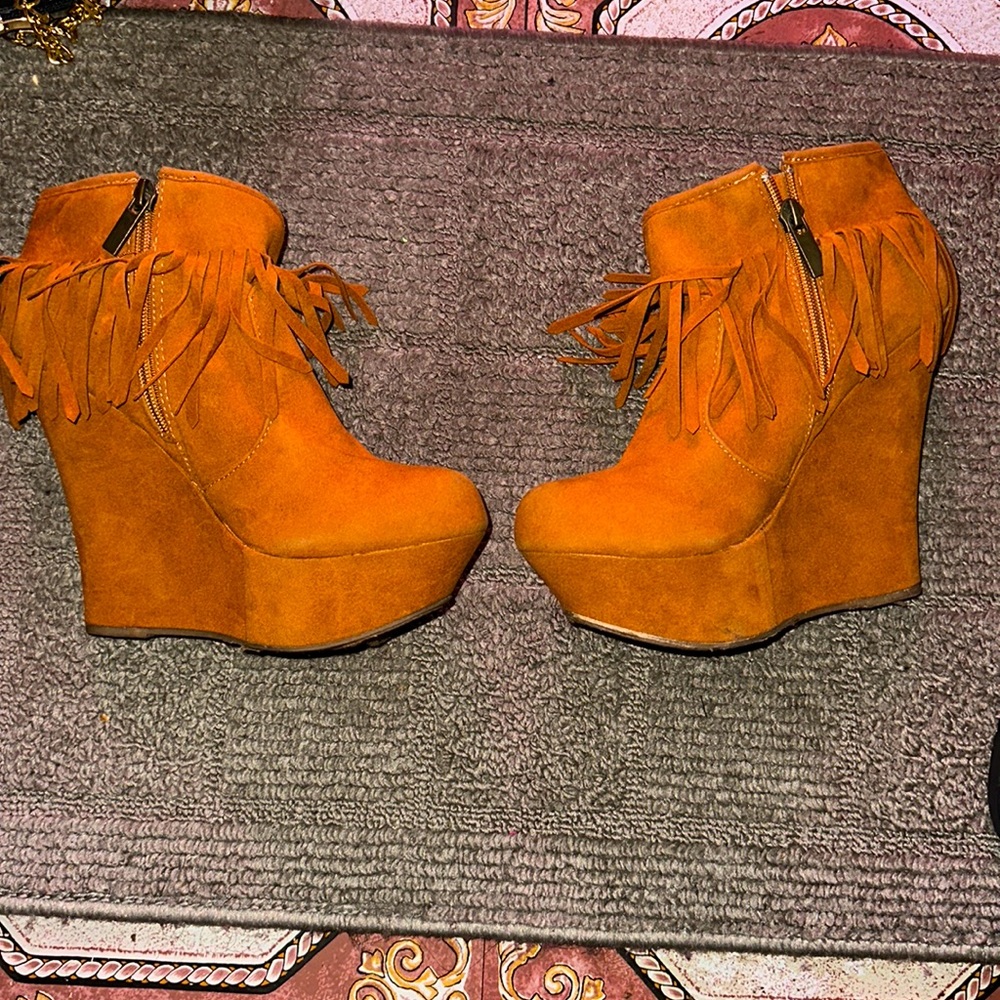 WESTERN STYLE FRINGED DETAILED ANKLE BOOTIES SIZE 6 COLOR TAN Great condition